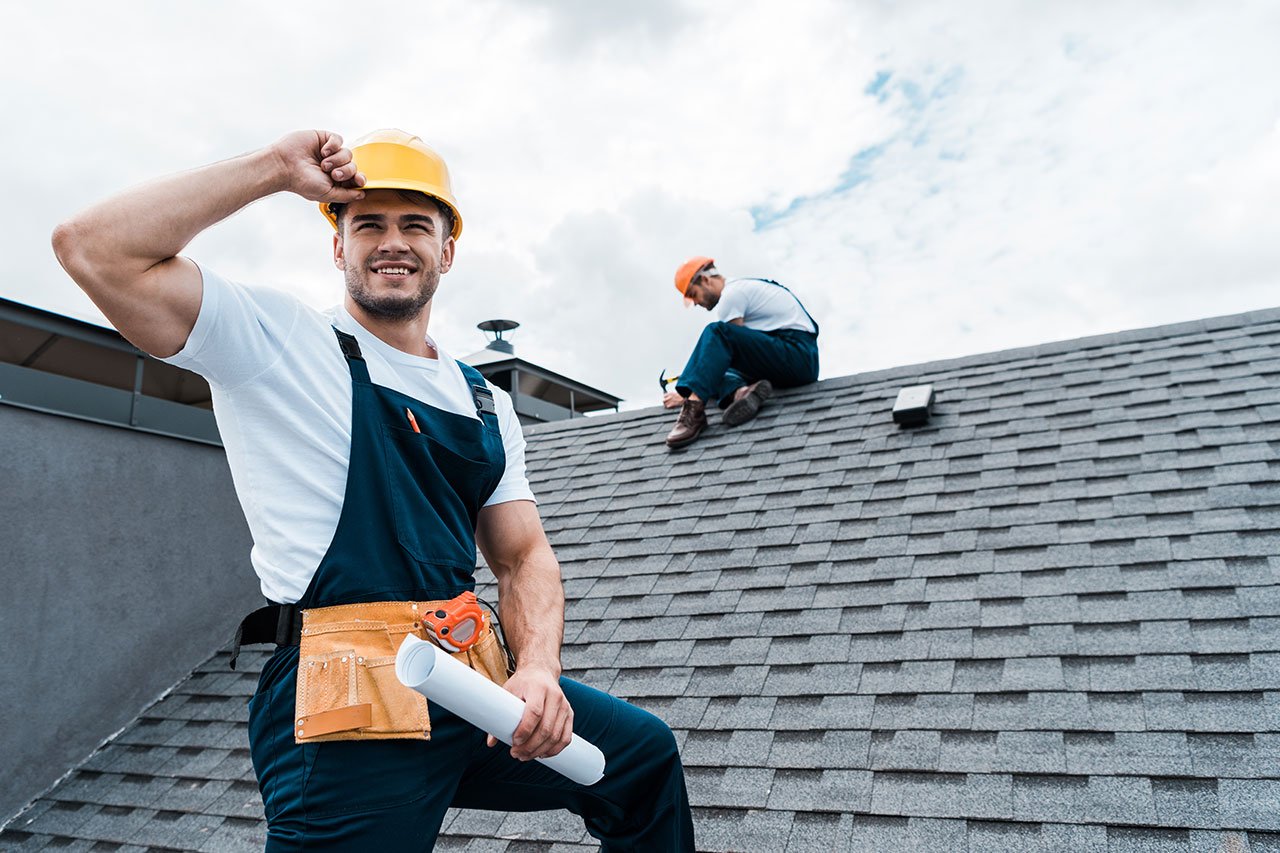 2 roofers on the roof